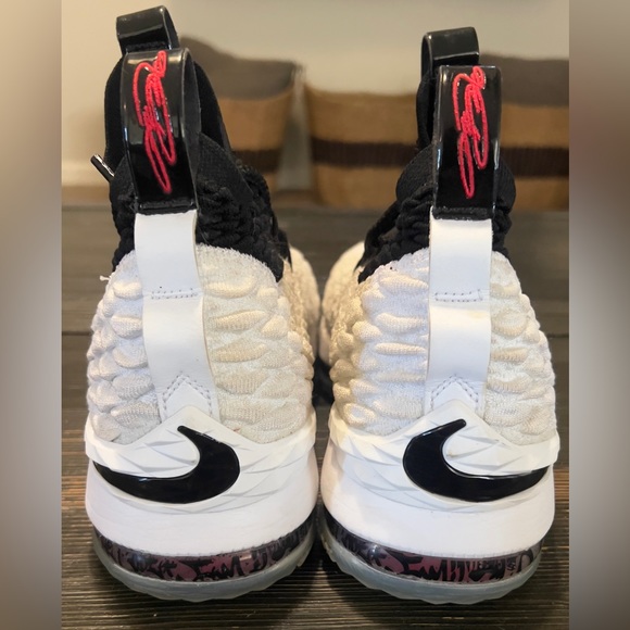 LeBron 15 - Picture 4 of 5